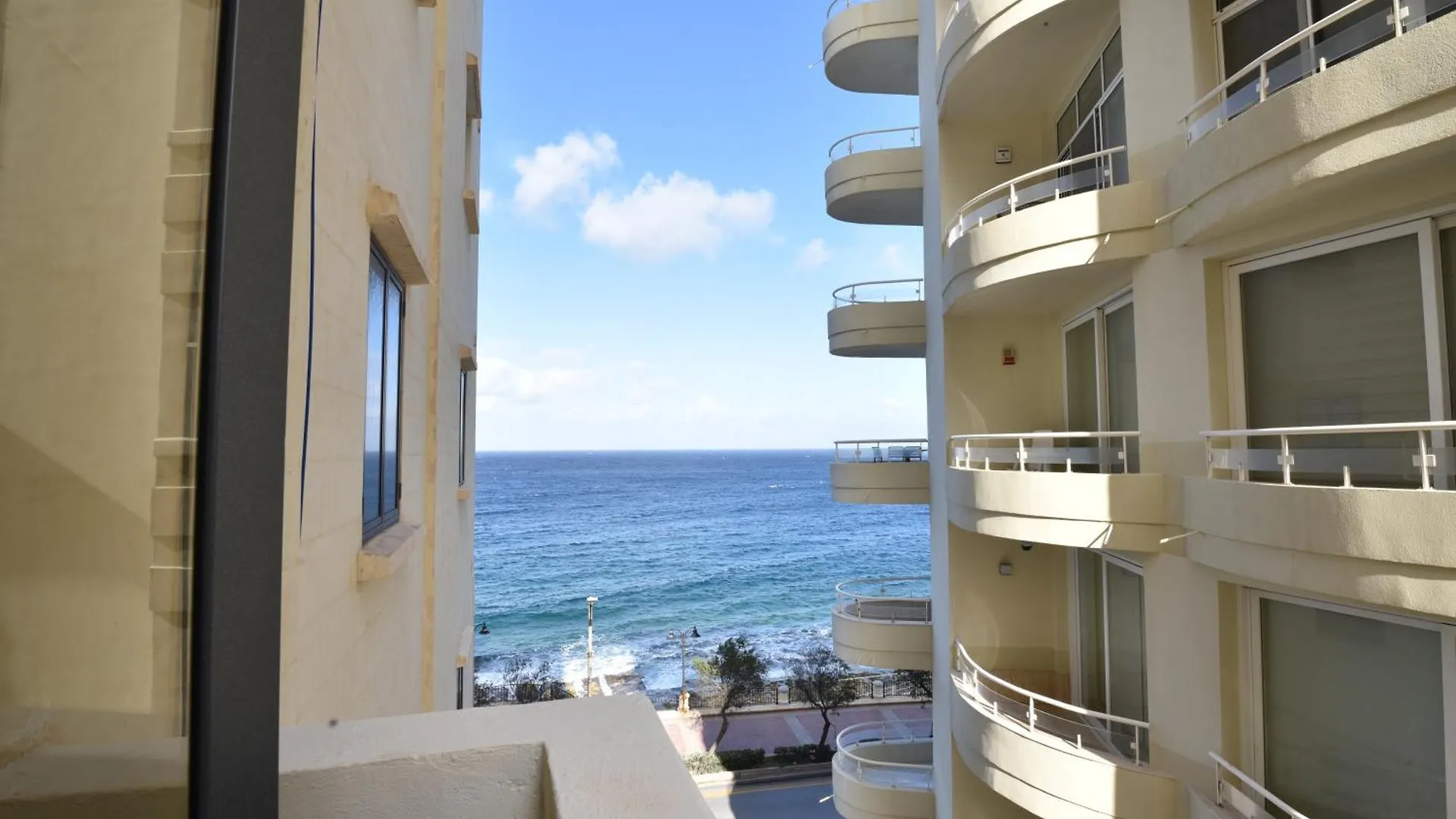 Xl Seafront Home In Sliema Apartment