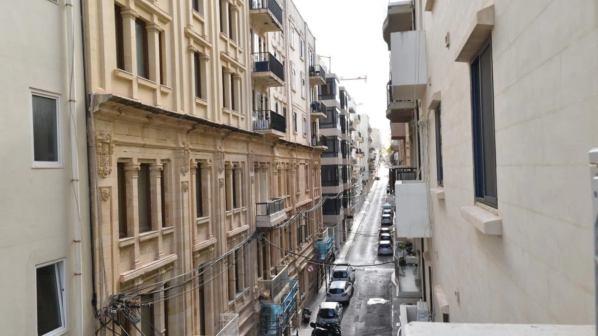 Xl Seafront Home In Sliema