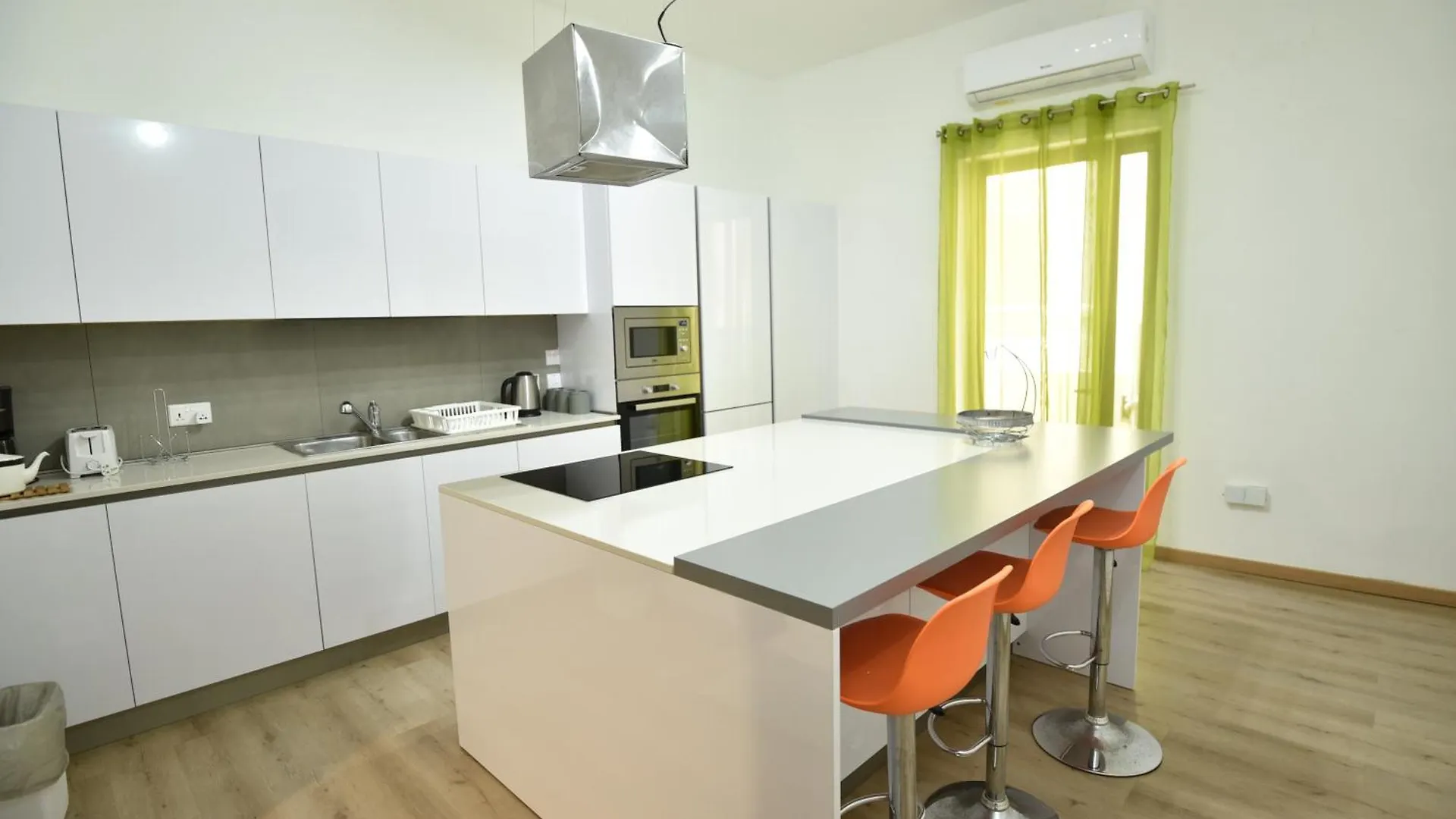 Xl Seafront Home In Sliema Apartment